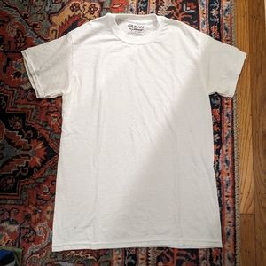 Gildan plain white tee - men's small